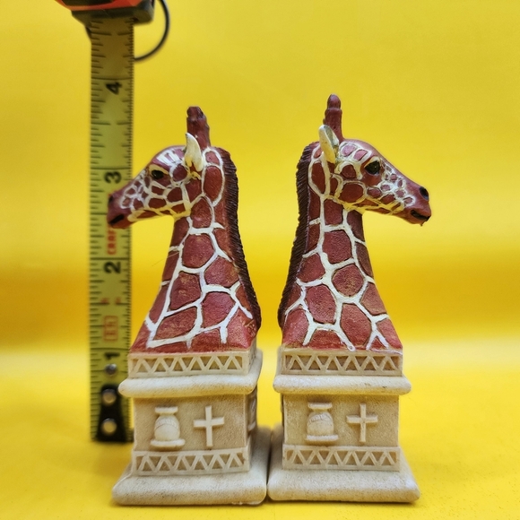 2 Wild Animals of Africa Giraffes White Chess Replacement Pieces Ben Homer 2002 - Picture 7 of 8